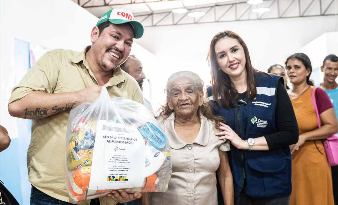 Moradores do município de Acrelândia recebem cestas básicas do Governo do presidente Lula