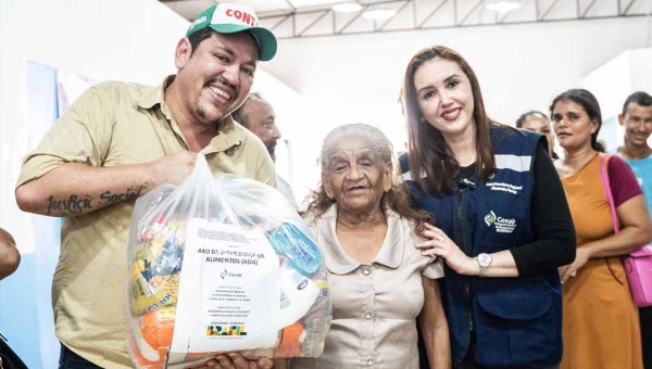 Moradores do município de Acrelândia recebem cestas básicas do Governo do presidente Lula