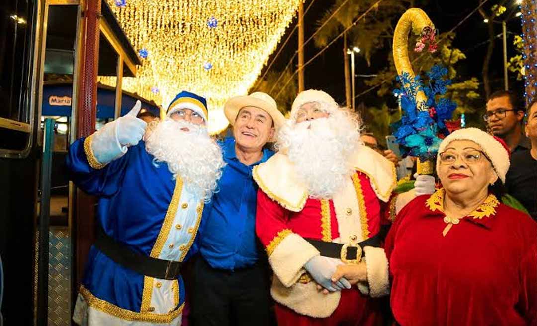 Bocalom acende as luzes de Natal da prefeitura neste sábado