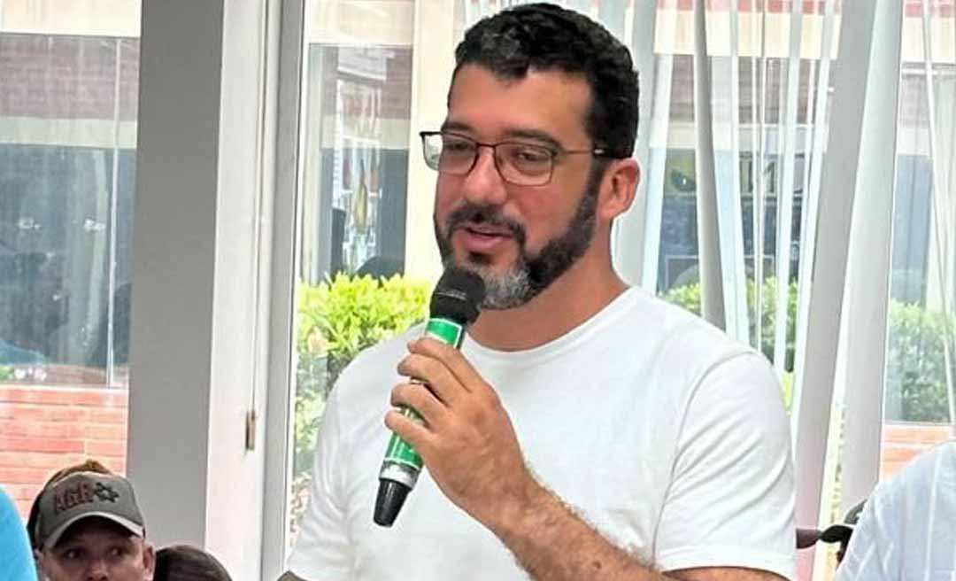 Em Brasília, vereador eleito André Kamai, anuncia investimento do governo Lula de 39 milhões para a saúde em Rio Branco