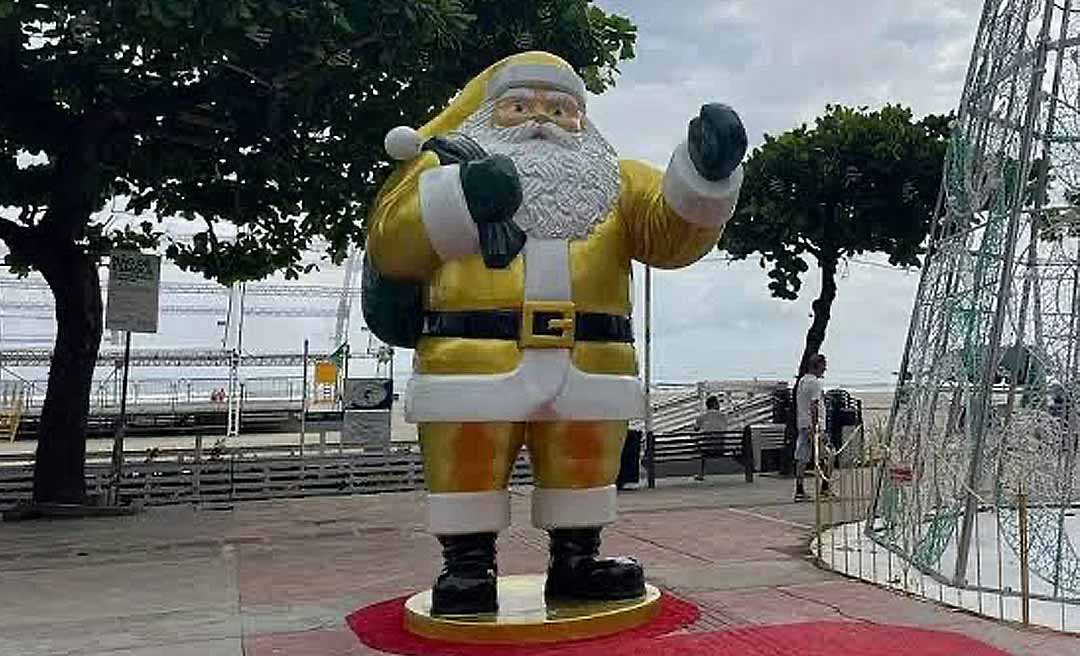 A exemplo de Rio Branco, Balneário Camboriú também muda as cores do Papai Noel