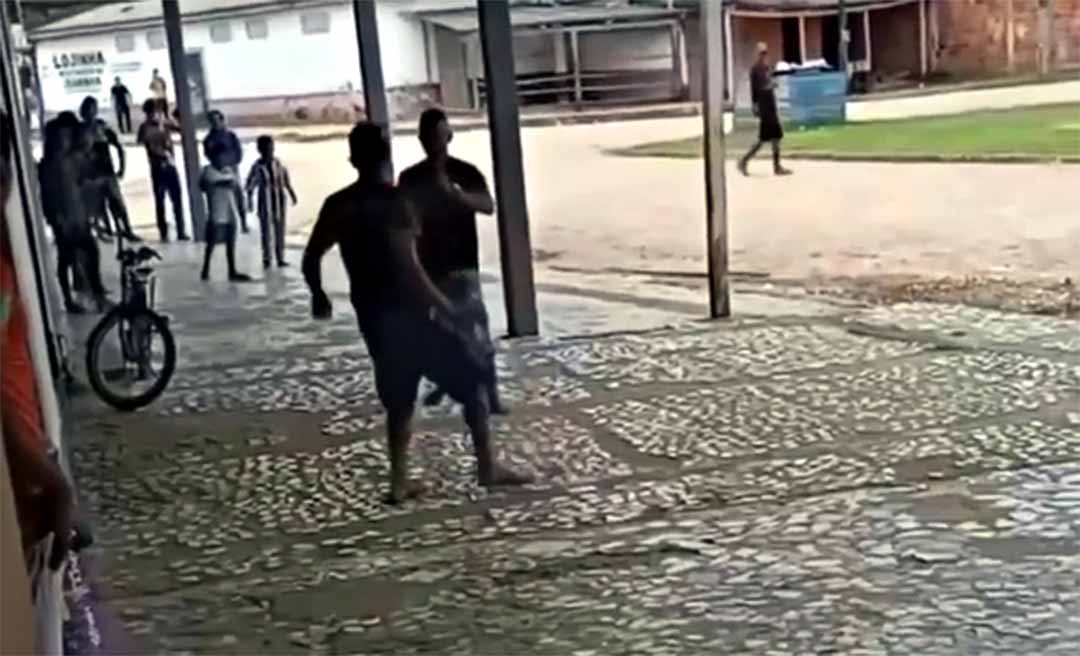 “Me dê meu cigarro!” - Briga por bituca de cigarro em Manoel Urbano viraliza nas redes sociais; veja o vídeo