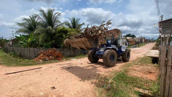 Deracre e Prefeitura de Feijó intensificam limpeza no bairro Zenaide Paiva para combater Aedes aegypti e promover a saúde pública