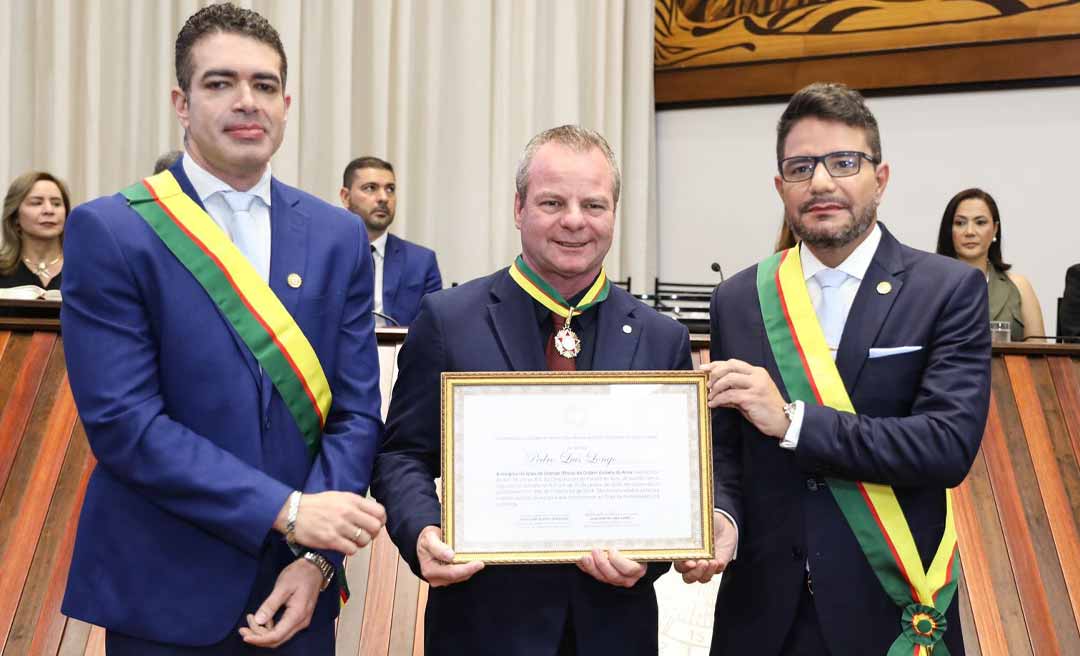 Pedro Longo é reconduzido à vice-presidência da Aleac e recebe honraria de Gladson