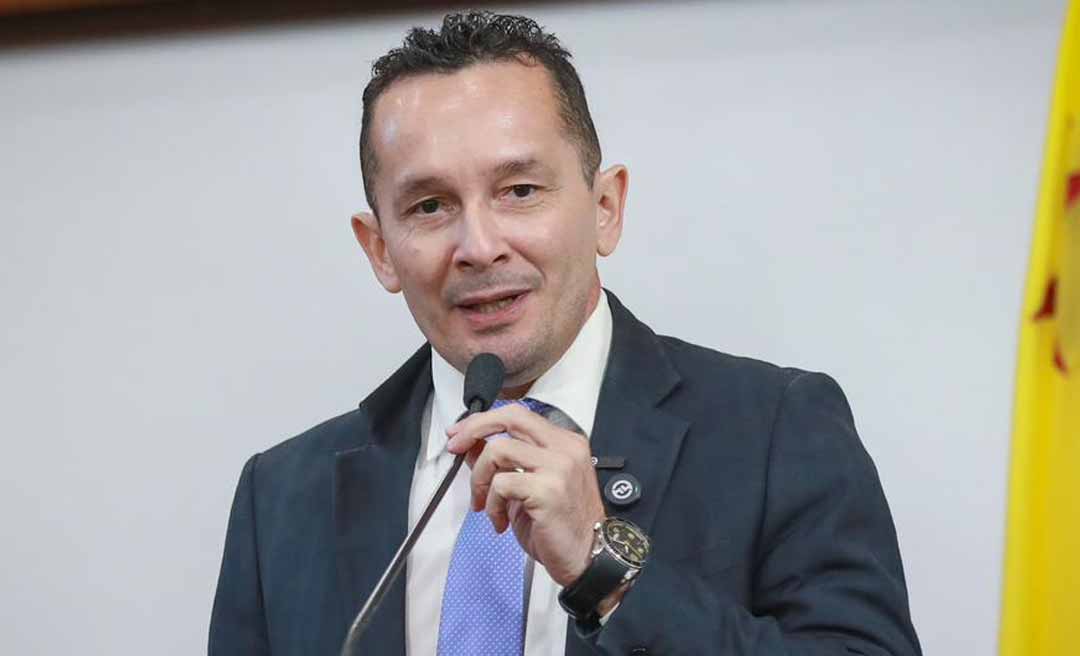 Adailton Cruz repudia pagamento de enfermeiros abaixo do piso em Acrelândia e ‘abre fogo’ contra Olavinho