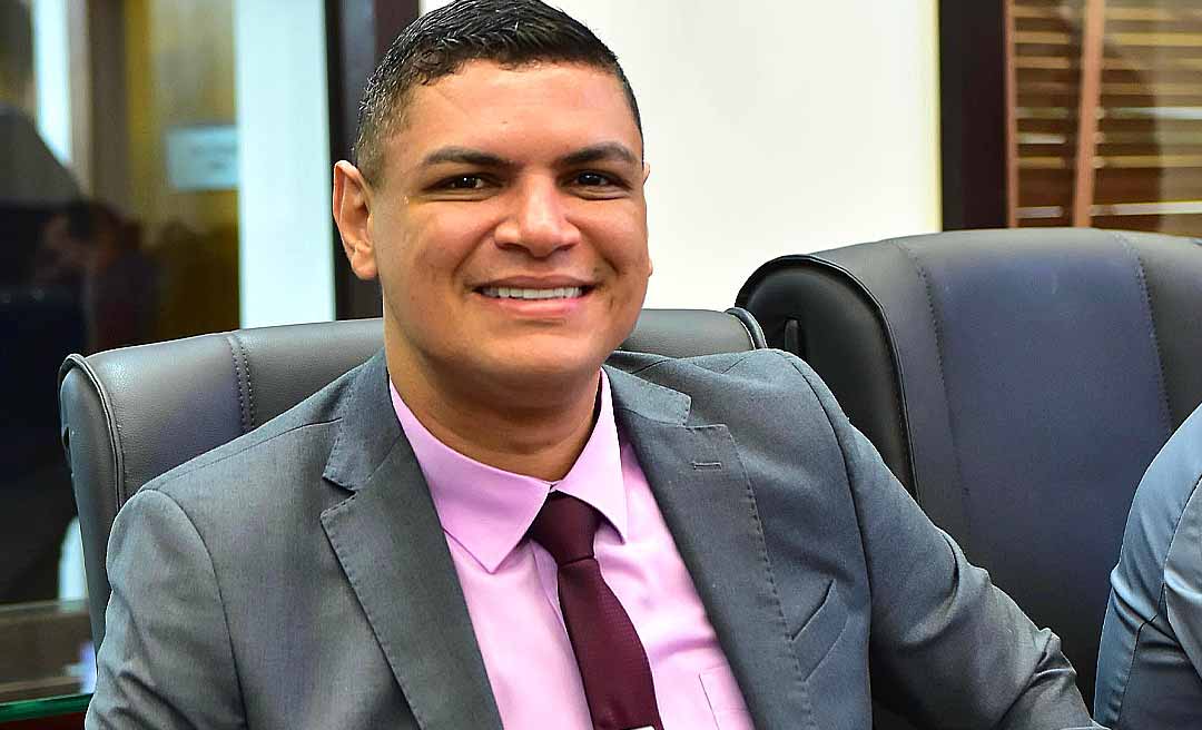 Deputado Tio Pablo solicita reforma de escola na zona rural de Sena Madureira e anuncia ação de saúde no Iaco