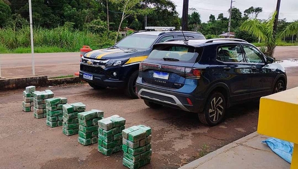PRF apreende mais de 100 kg de droga do tipo skunk no Acre após tentativa de fuga
