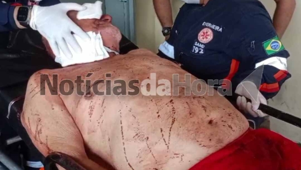 Idoso é esfaqueado no rosto e pescoço no bairro Tancredo Neves durante festa de aniversário