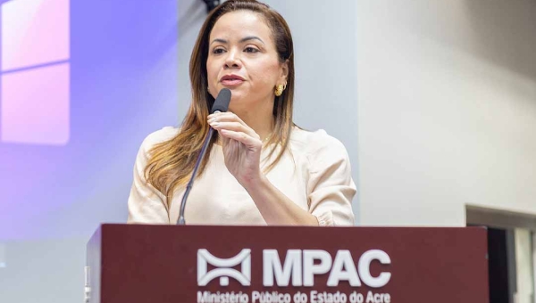 Michelle Melo pede censo municipal de pessoas em situação de rua durante audiência pública na Câmara Municipal