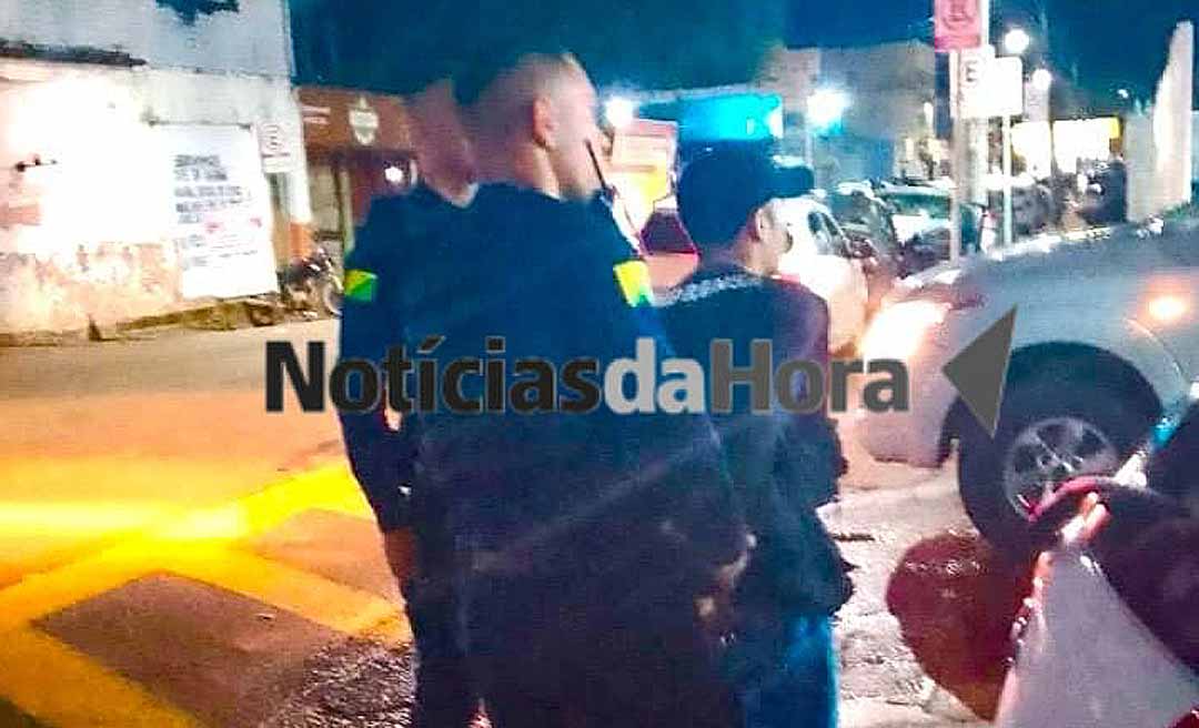 Falso repórter é preso em flagrante durante “cobertura policial” em Rio Branco por roubo e participação em organização criminosa