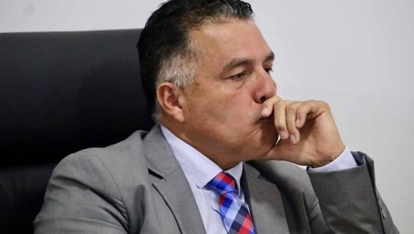 “Se estão com medo, é porque estão devendo alguma coisa!”, dispara Eber Machado após ter requerimento rejeitado por base do prefeito Bocalom