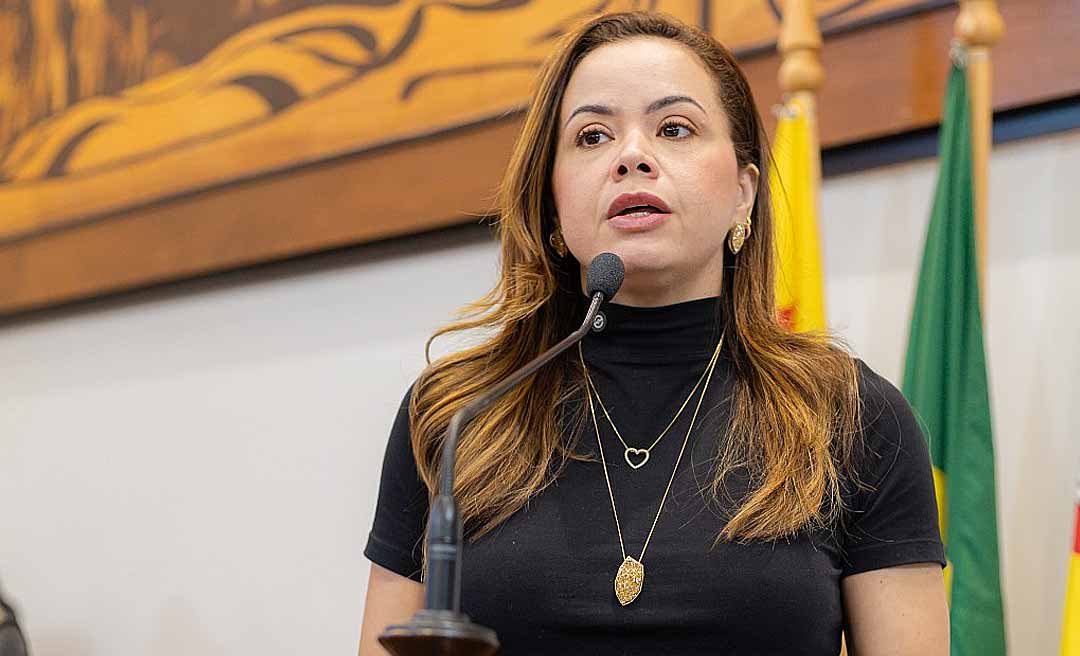 Michelle Melo cobra urgência na implantação de plano de transição servidores desligados da saúde e elogia sensibilidade do Governo e da Sesacre