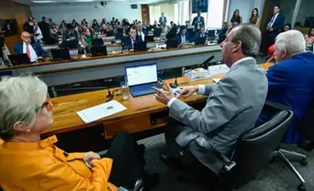 PEC que acaba com a reeleição para presidente, governadores e prefeitos avança no Senado