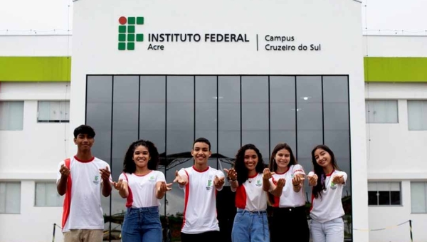 Ifac abre inscrições para 1.116 bolsas de Auxílio Permanência e Passe Estudantil