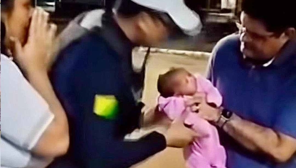 Policiais militares salvam bebê engasgada durante blitz da Lei Seca em Rio Branco