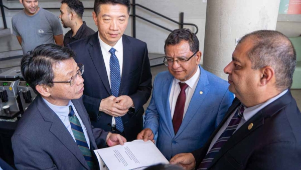 Gonzaga e Assur se reúnem com autoridades e empresários chineses para debater comércio entre Acre e China