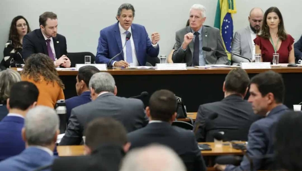 Audiência com Haddad para debater medidas de compensação ao aumento do IOF é encerrada após tumulto entre deputados