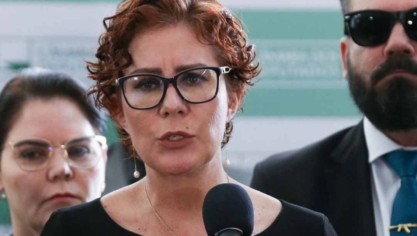 Carla Zambelli contrata advogado italiano especialista em direito internacional para evitar extradição