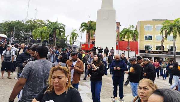 Servidores do Acre voltam a protestar por reajuste e auxílios no Centro de Rio Branco