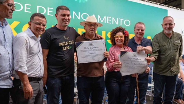 “Símbolo de desenvolvimento sustentável para a Amazônia”, comemora Perpétua Almeida ao entregar Complexo do Café do Juruá