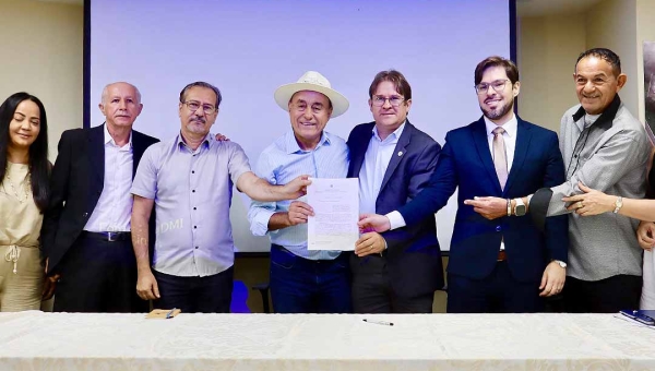 Prefeitura e UFAC firmam parceria para preservar acervo arqueológico de Rio Branco: “Cuidar da nossa história e da nossa identidade”