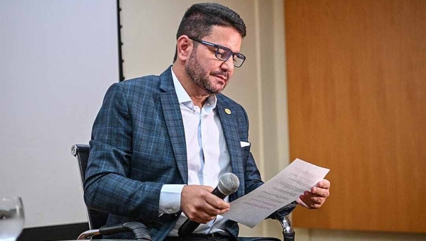 Gladson Camelí sanciona lei que aumenta alíquota patronal da previdência para 28%; contribuição do servidor permanece em 14%