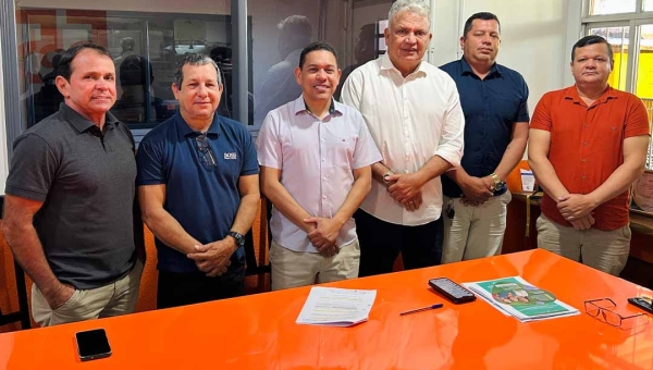 Prefeito Jerry Correia e vereadores se reúnem com senador Petecão em busca de recursos para Assis Brasil