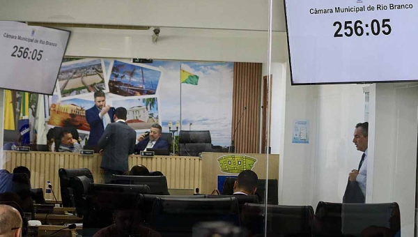 Com mais de 4 horas de sessão suspensa, Câmara de Rio Branco deve votar projetos nesta terça-feira, com destaque para LDO de R$ 2,6 bilhões
