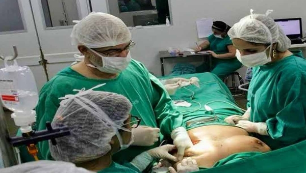 Nova lei amplia direito à reconstrução mamária pelo SUS e por planos de saúde; medida entra em vigor em 120 dias