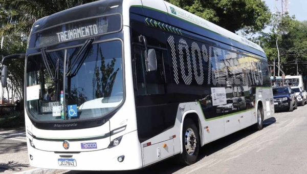 Bocalom sanciona lei que visa contrair empréstimo no valor de R$ 67 milhões para a compra de 51 novos ônibus