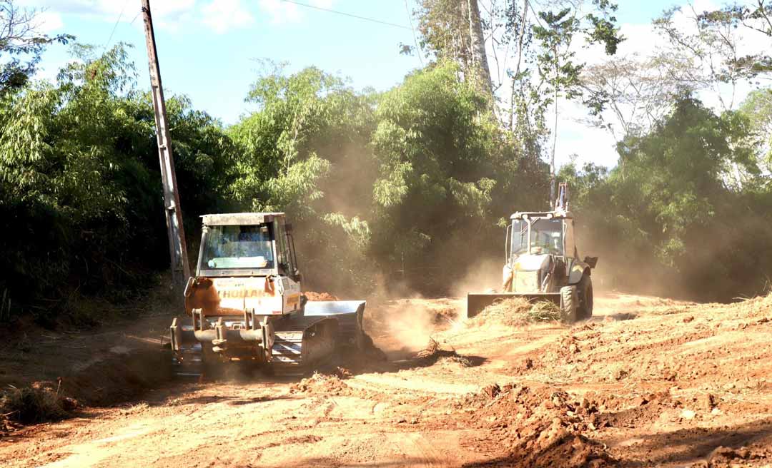 Com Operação Verão, Deracre e Prefeitura de Assis Brasil executam melhorias no Ramal Km 13