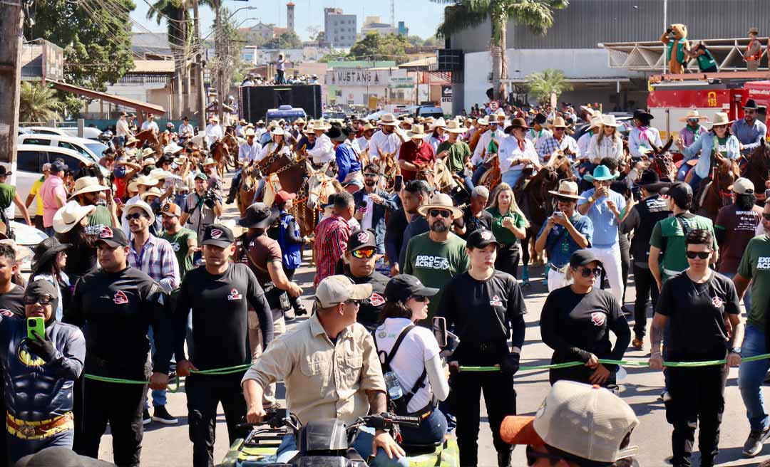 Cavalgada 2025 abre 50ª edição da Expoacre; feira segue até o dia 3 de agosto com expectativa de recorde de público e geração de milhões em negócios