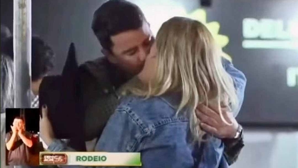 Beijaço no rodeio: Gladson Cameli rouba a cena ao lado da namorada no na Expoacre 2025