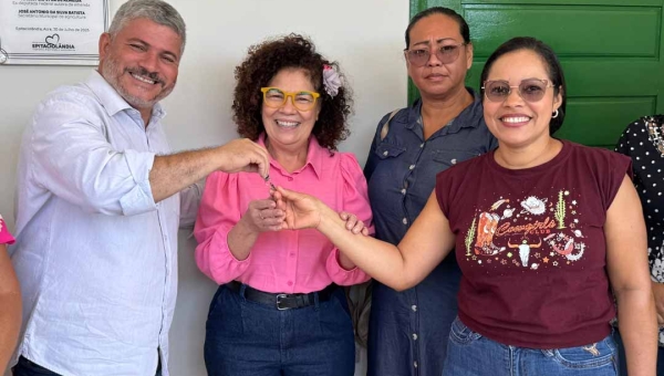 Perpétua Almeida garante ampliação da Feira Municipal de Epitaciolândia