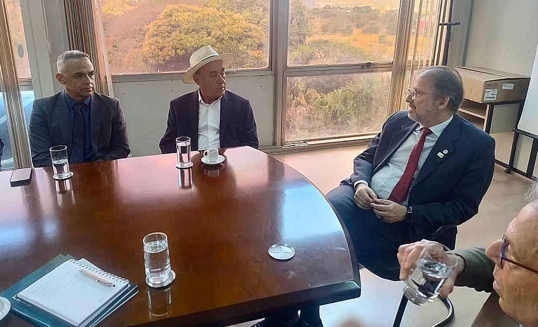 Soluções definitivas: Governo do Acre e AMAC articulam apoio da Funasa para avançar no saneamento básico dos municípios