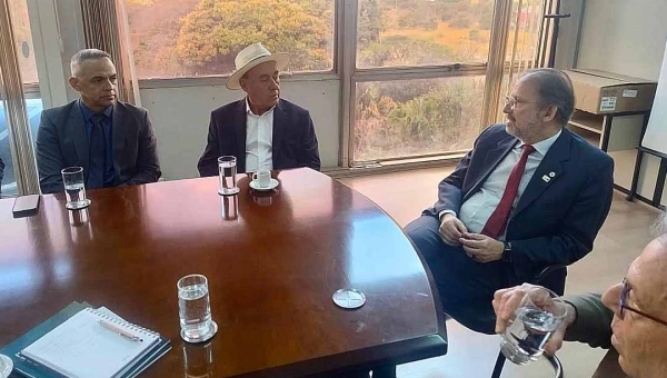 Soluções definitivas: Governo do Acre e AMAC articulam apoio da Funasa para avançar no saneamento básico dos municípios