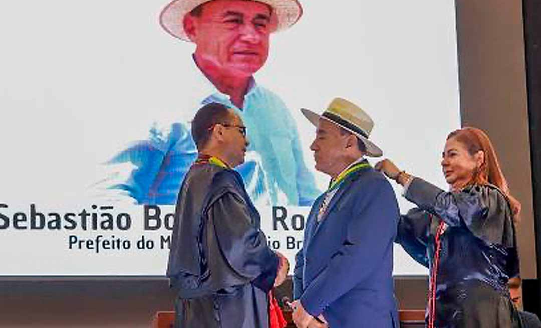Prefeito Tião Bocalom é homenageado pelo TRE-AC em solenidade pelos 50 anos da instituição