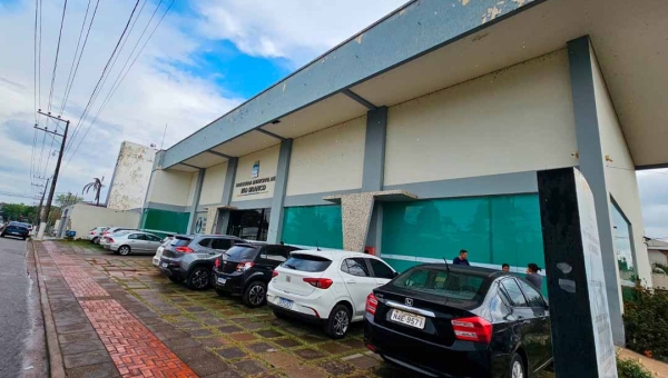 Prédio do Rio Branco Previdência próximo ao Parque da Maternidade tem fiação furtada