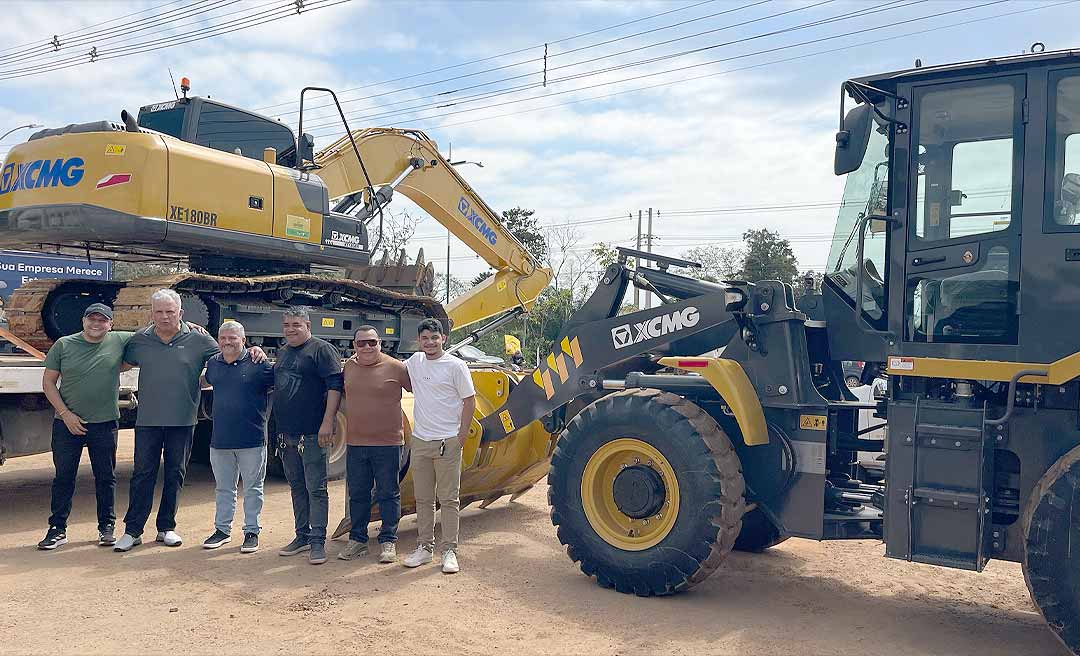 Petecão entrega máquinas e reforça estrutura para obras e produção rural em Epitaciolândia