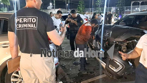 Sandália engancha no acelerador e motorista quase provoca tragédia em sorveteria no bairro Vila Acre, 2° Distrito de Rio Branco