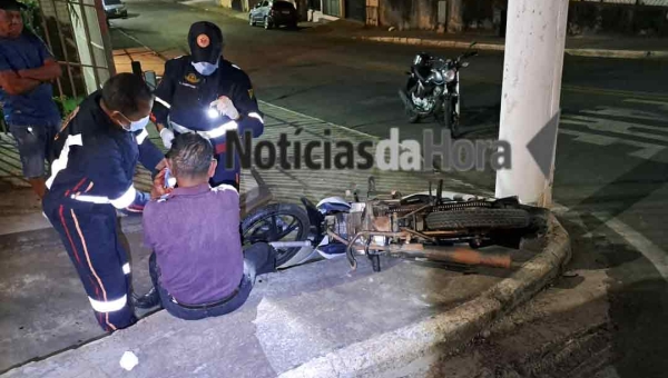 Subtenente aposentado da PM fica ferido após colisão contra poste no bairro Dom Giocondo, em Rio Branco