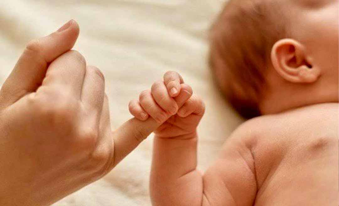Acre regulamenta entrega voluntária de crianças para adoção e estabelece protocolo de acolhimento às mães; veja o que muda