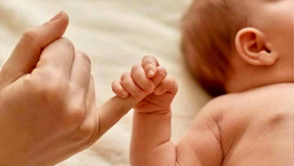 Acre regulamenta entrega voluntária de crianças para adoção e estabelece protocolo de acolhimento às mães; veja o que muda