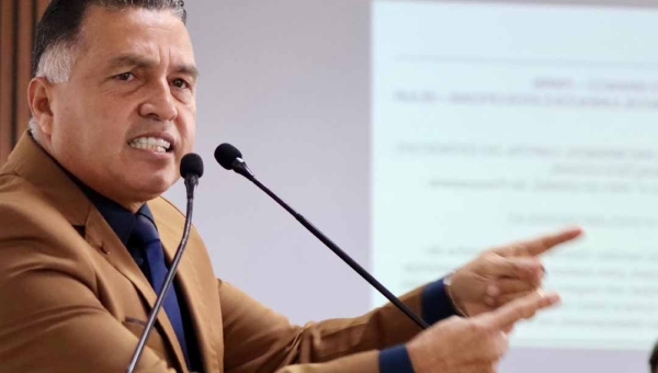 Vereador Eber Machado critica Bocalom por ida ao Festival do Açaí e acusa prefeito de “dar as costas para Rio Branco”