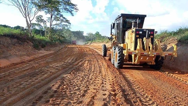 Deracre inicia recuperação dos ramais Escondido, Centrinho e Ferdico no Juruá