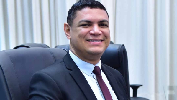 “Logo estarei de volta”, diz deputado Tio Pablo após ser diagnosticado com pneumonia e derrame pleural