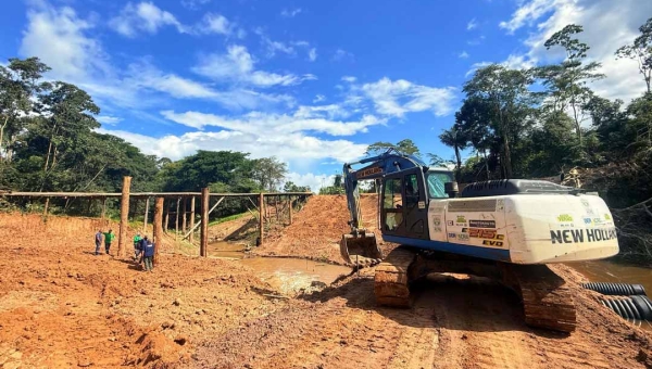 Deracre e Prefeitura de Rodrigues Alves iniciam construção de ponte de 32 metros no Ramal 13 de Maio