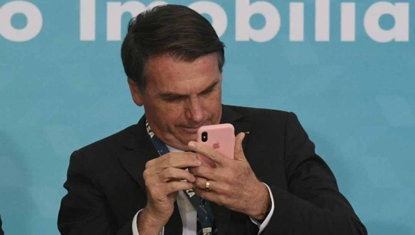 PF diz que Bolsonaro burlou STF e encaminhou 300 vídeos pelo WhatsApp 