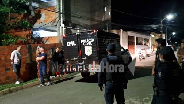 Mulher é encontrada morta em estado avançado de decomposição dentro de banheiro de apartamento no Mocinha Magalhães, em Rio Branco