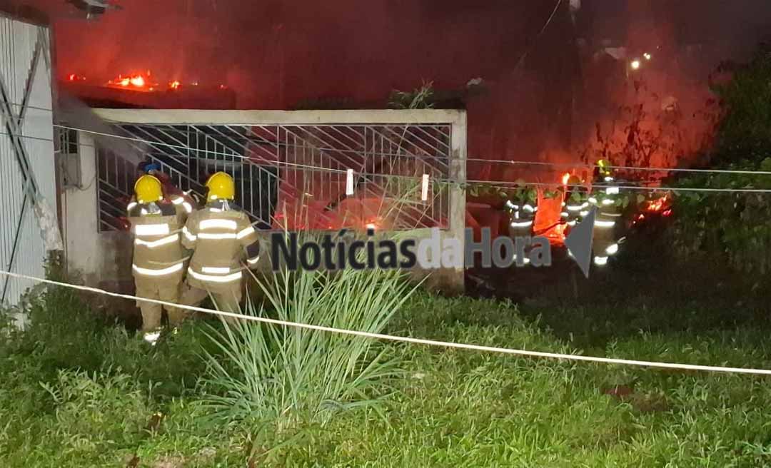 Imóvel no bairro Preventório é destruído em incêndio e caso pode estar ligado a conflito por herança